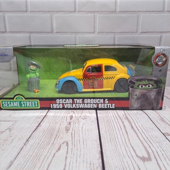 Jada Other - Oscar The Grouch & 1959 Volkswagen Beetle Die-Cast Model 1:43 Scale Hollywood Ri